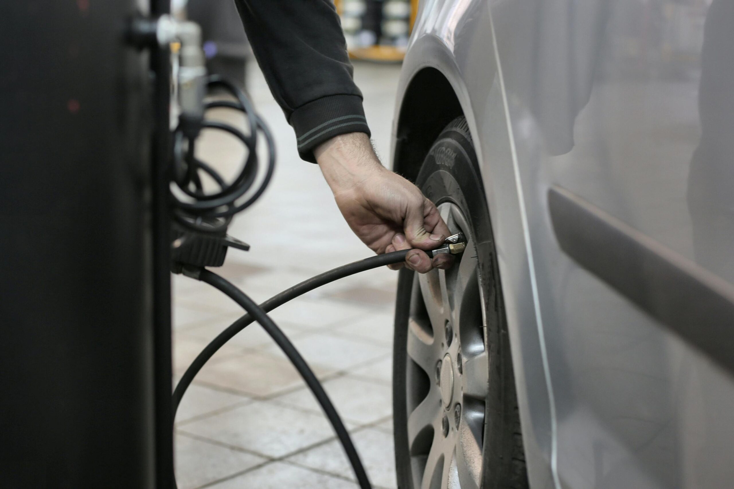 Track Your Tire Pressure with a Simple Device: Drive Smarter, Emit Less
